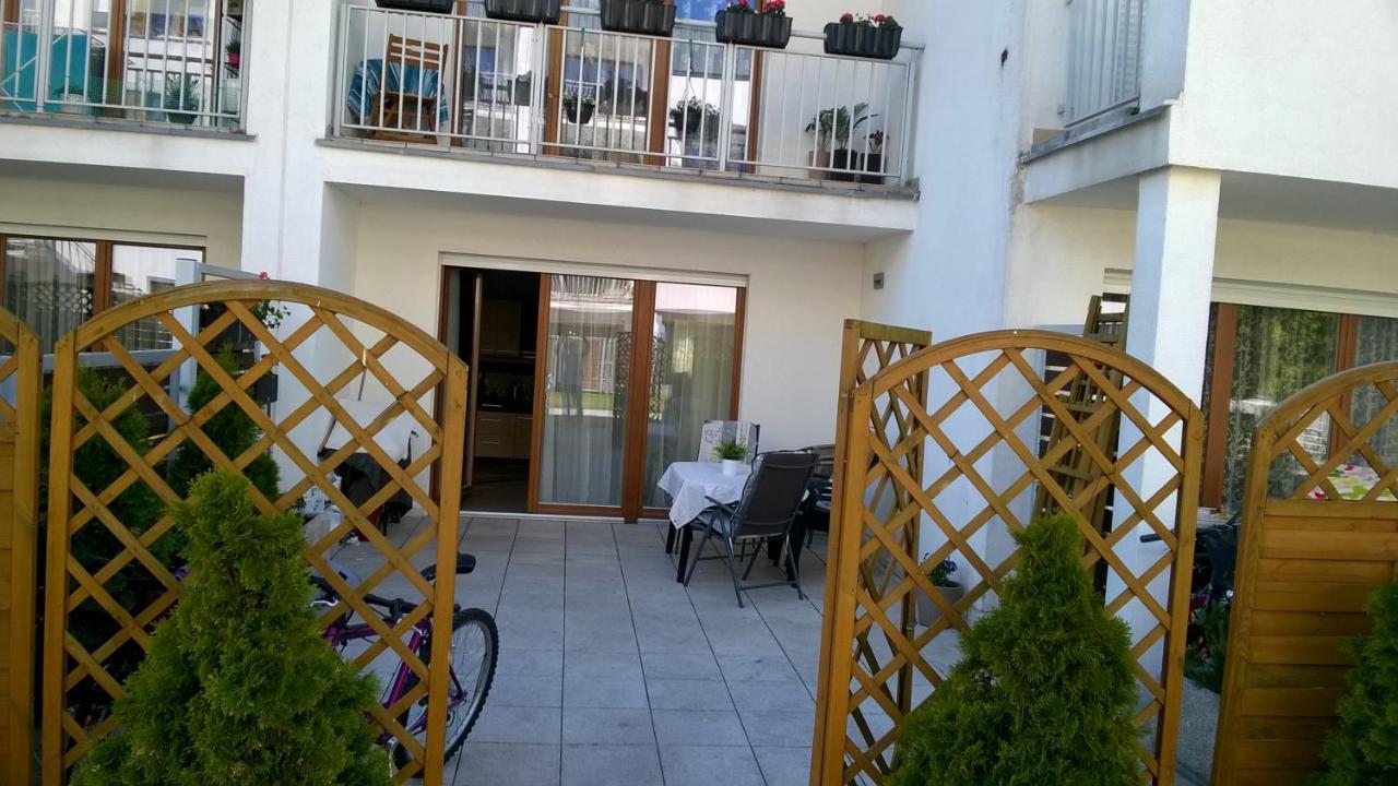 Swinoujscie Platan Patio 6 - Berry Apartments Exterior photo